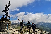 65 All'Angelo delle Cadelle (2483 m) con vista verso le Alpi Orobie